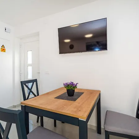Apartamento Ilux-3 By Interhome